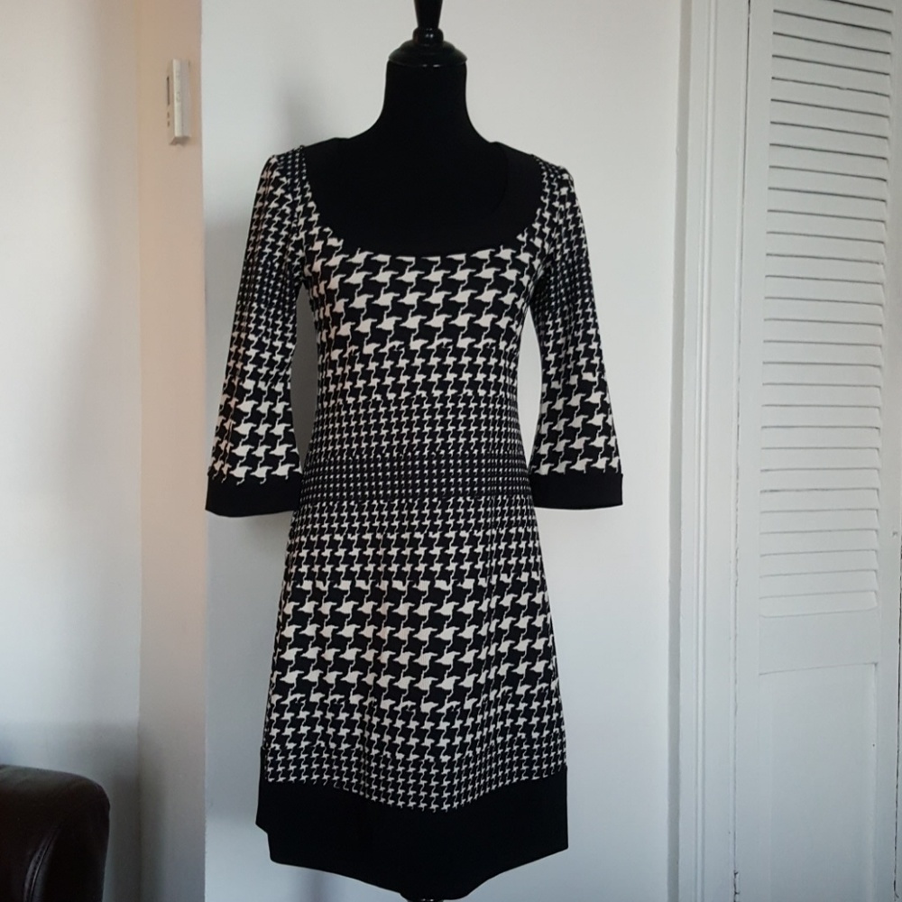 Contrast scoopneck, cuff & hem waffle knit dress.